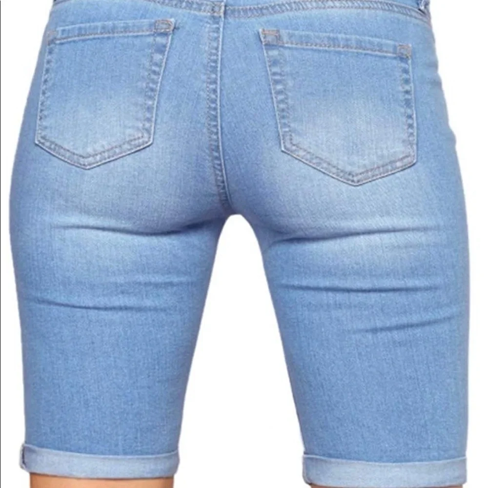 Distressed Cuffed Bermuda Jean Shorts – Light Wash, Size L